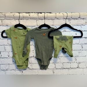 Carters newborn boys set. Two onesie tops and a pair of pants. Size newborn